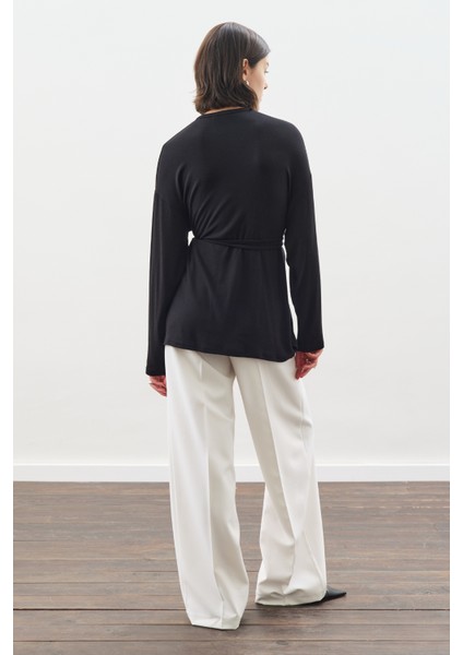 Beli Bağlama Tasarımlı Bluz Siyah fırsatları