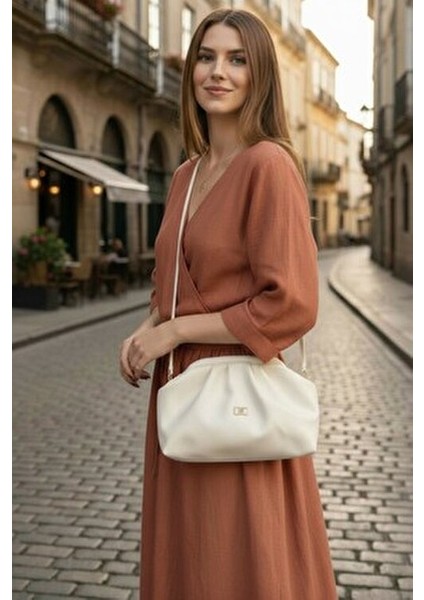 Kadın Krem Yumuşak Deri El ve Omuz Askılı Clutch Çanta fiyatları