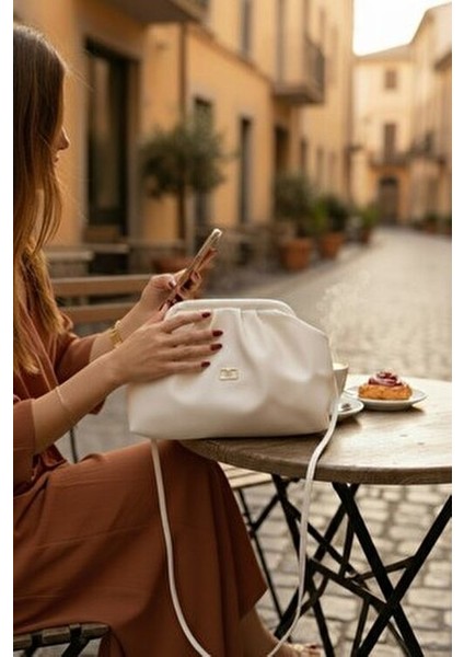 Kadın Krem Yumuşak Deri El ve Omuz Askılı Clutch Çanta modelleri