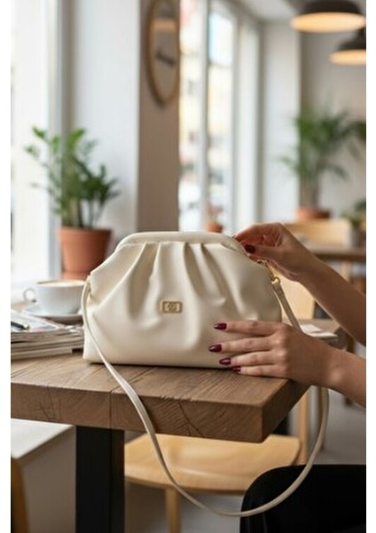 Kadın Krem Yumuşak Deri El ve Omuz Askılı Clutch Çanta fırsatları