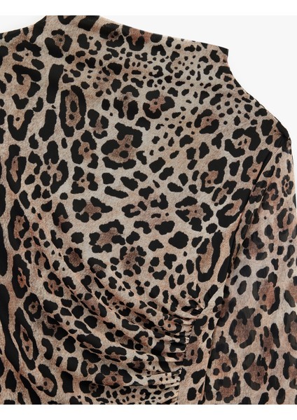 Uzun Kollu Yarı Transparan Drapeli Dik Yaka Leopar Desenli Tül Bluz indirimleri