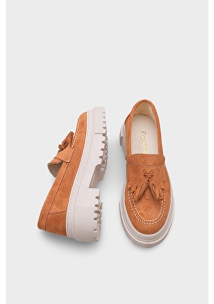 Ashlee Oval Burunlu Püsküllü Trak Tabanlı Süet Kadın Loafer fırsatları