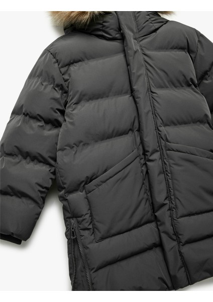 Peluş Detaylı Uzun Kollu Fermuarlı Cepli Uzun Kapşonlu Şişme Mont modelleri