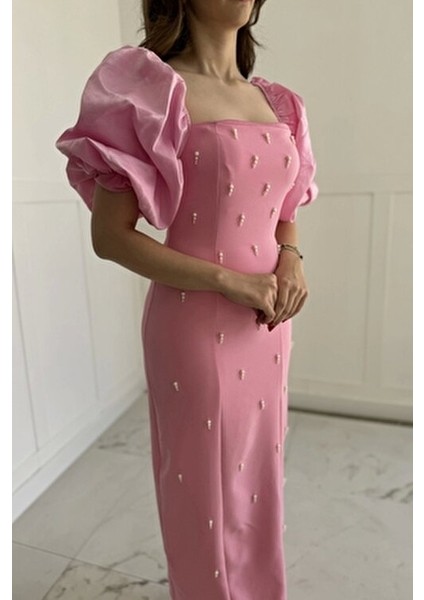 kare yaka maxi boy taş detaylı pera pembe elbise modelleri