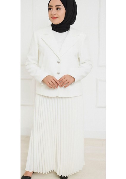 Iki Düğmeli Ceketli Piliseli Etekli Takım