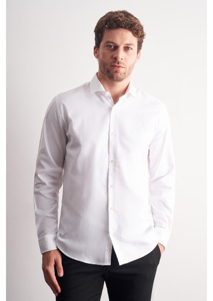 Beyaz Yarım Italyan Yaka Kendinden Desenli Uzun Kol Premium Slim Fit %100 Pamuk Gömlek 1004255193 modelleri