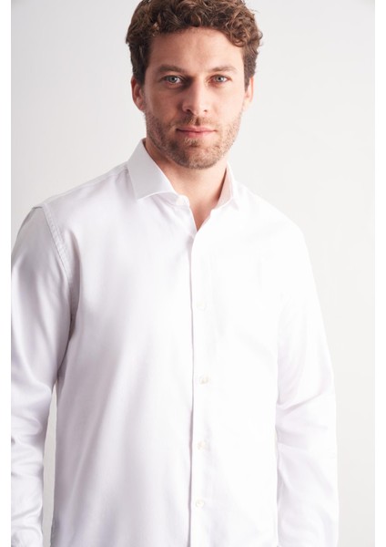 Beyaz Yarım Italyan Yaka Kendinden Desenli Uzun Kol Premium Slim Fit %100 Pamuk Gömlek 1004255193 fırsatları