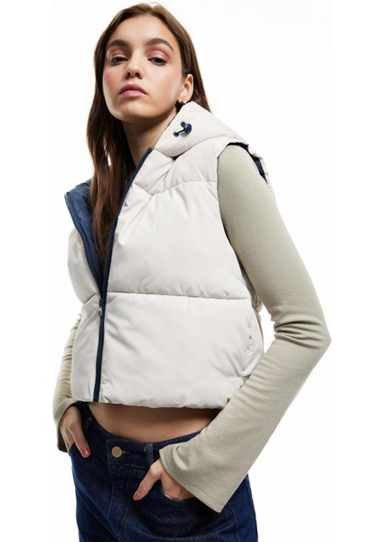 Kapüşonlu Fermuarlı Kolsuz Çift Taraflı Kapitone Şişme Yelek