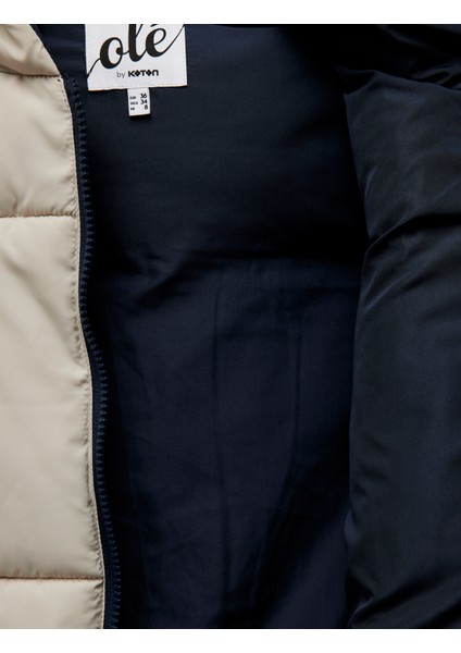 Kapüşonlu Fermuarlı Kolsuz Çift Taraflı Kapitone Şişme Yelek