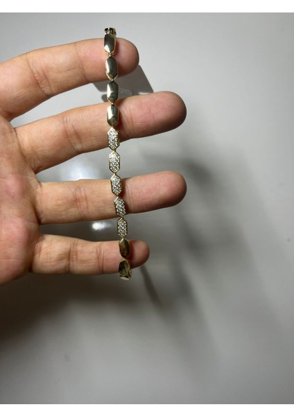 Zirkon Taş Detaylı Gold Kaplama Kadın Bileklik – Parlak ve Zarif Tasarım fiyatları