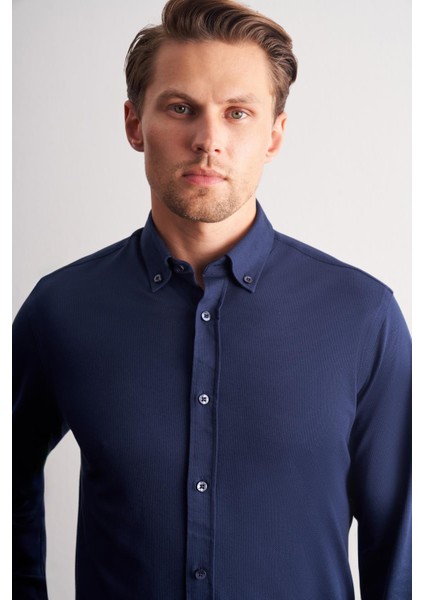Lacivert Düğmeli Yaka Kendinden Desenli Örme Uzun Kol Performans Ürün Slim Fit %100 Pamuk Gömlek 1004255272 modelleri