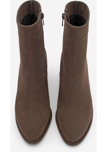 Kadın Sivrii Burun Acı Kahve Arkadan Fermuarlı Dikiş Detaylı Kalın Topuklu Bot Atirya Kahve Süet