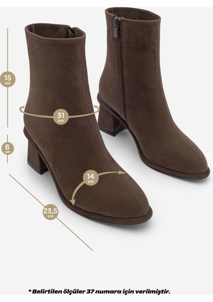 Kadın Sivrii Burun Acı Kahve Arkadan Fermuarlı Dikiş Detaylı Kalın Topuklu Bot Atirya Kahve Süet