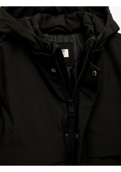 Uzun Kollu Çıtçıt Detaylı Cepli Slim Fit Kapşonlu Mont modelleri