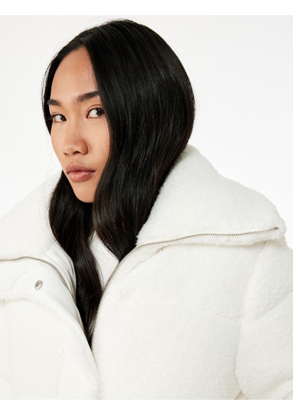 Uzun Kollu Cepli Fermuarlı Dik Yaka Detaylı Anorak Peluş Şişme Mont