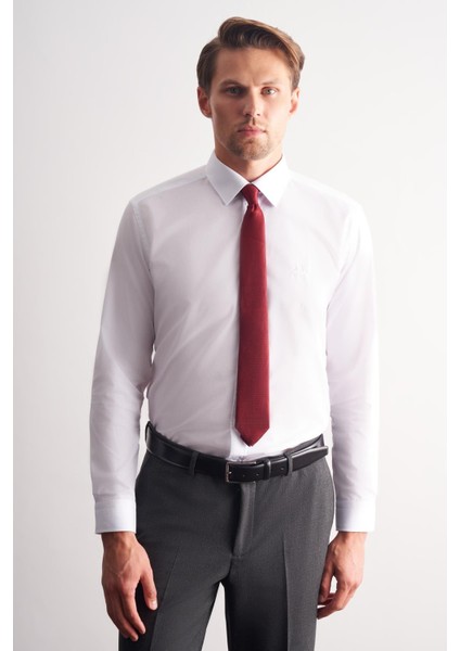 Beyaz Klasik Yaka Uzun Kol Cepsiz Slim Fit Basic Pamuklu Gömlek 1004255057