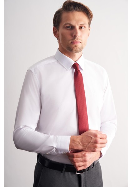 Beyaz Klasik Yaka Uzun Kol Cepsiz Slim Fit Basic Pamuklu Gömlek 1004255057 fırsatları