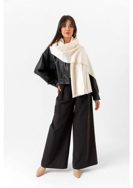 Sıcak Tutan Kalın Kışlık Yumuşak Dokulu Püsküllü Omuz Şalı Beyaz Uzun Pufy Düz Şal Atkı 175X70CM