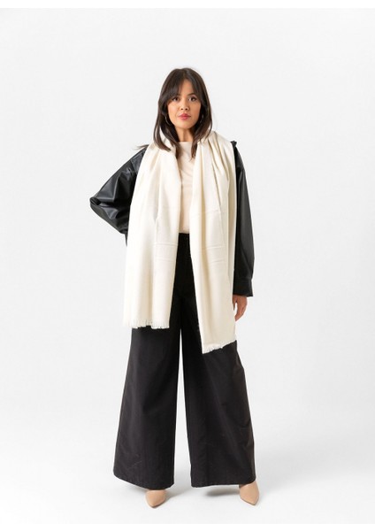 Sıcak Tutan Kalın Kışlık Yumuşak Dokulu Püsküllü Omuz Şalı Beyaz Uzun Pufy Düz Şal Atkı 175X70CM fiyatları