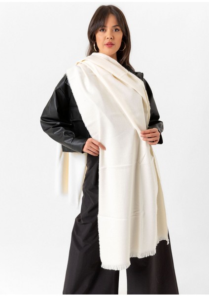 Sıcak Tutan Kalın Kışlık Yumuşak Dokulu Püsküllü Omuz Şalı Beyaz Uzun Pufy Düz Şal Atkı 175X70CM modelleri