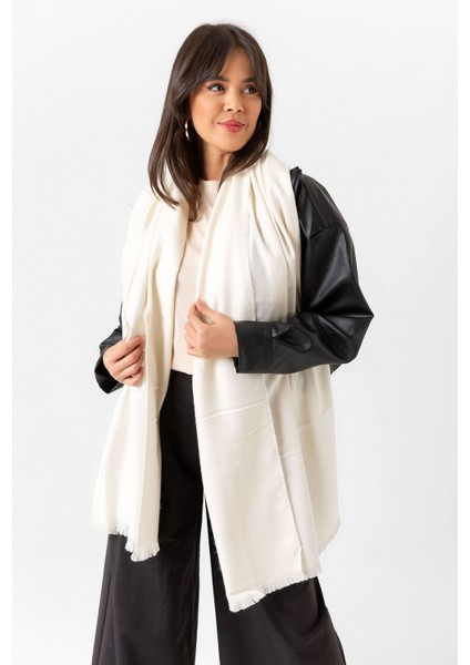 Sıcak Tutan Kalın Kışlık Yumuşak Dokulu Püsküllü Omuz Şalı Beyaz Uzun Pufy Düz Şal Atkı 175X70CM fırsatları