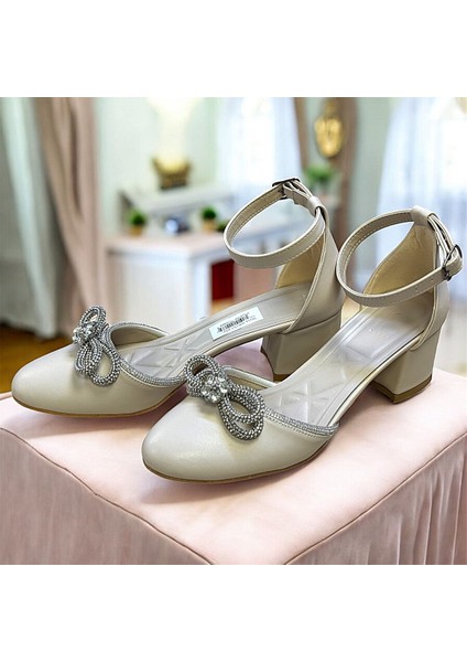 Kısa 5 cm Kalın Topuklu Önü Kapalı Bilekten Bağlı Taşlı Bayan Ayakkabı