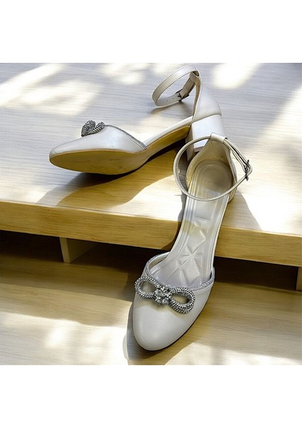 Kısa 5 cm Kalın Topuklu Önü Kapalı Bilekten Bağlı Taşlı Bayan Ayakkabı fiyatları