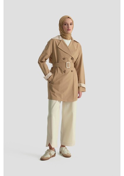 Kruvaze Kapamalı Düğmeli Kemerli Kısa Trençkot Bej 25YT705
