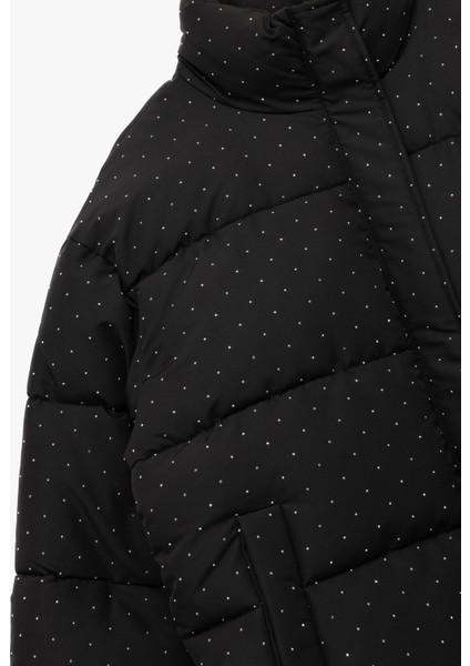 Dik Yaka Fermuarlı Cep Detaylı Taşlı Şişme Mont