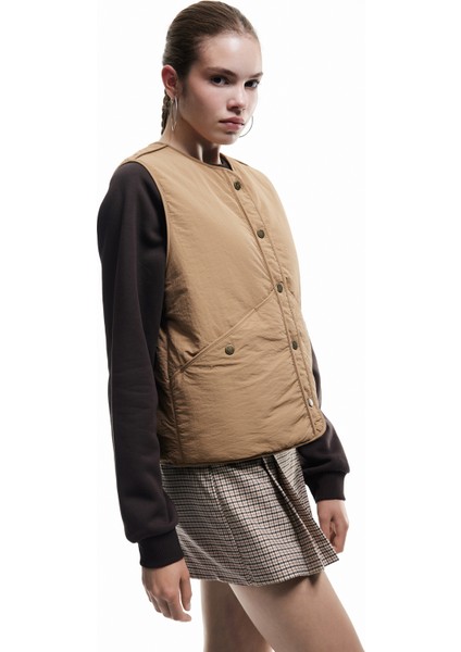 Yuvarlak Yaka Çıtçıt Düğmeli Kolsuz Yelek modelleri