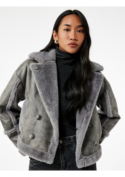 Uzun Kollu Cepli Içi Suni Kürklü Kruvaze Süet Görünümlü Ceket