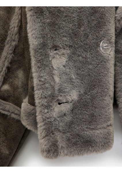 Uzun Kollu Cepli Içi Suni Kürklü Kruvaze Süet Görünümlü Ceket