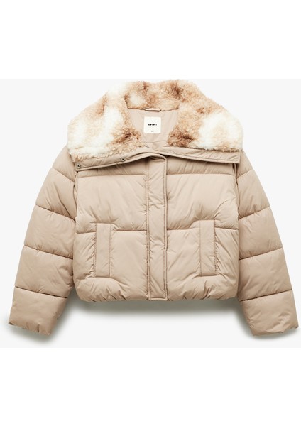 Uzun Kollu Cepli Fermuarlı Su Itici Suni Kürk Yaka Detaylı Kısa Şişme Mont modelleri