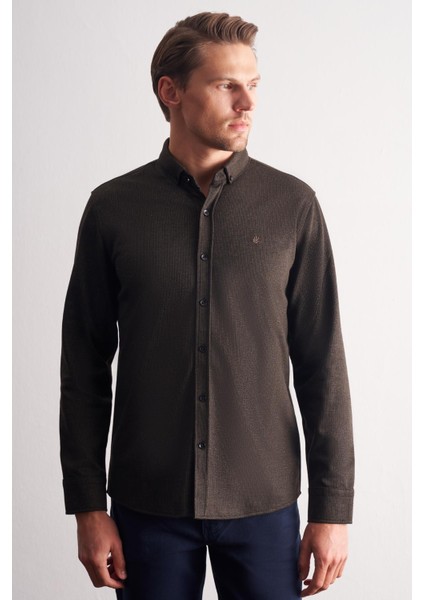 Koyu Kahverengi Smart Düğmeli Yaka Uzun Kol Cepsiz Slim Fit Casual Gömlek 1004255170