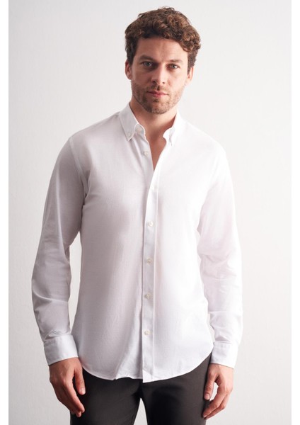 Beyaz Düğmeli Yaka Kendinden Desenli Örme Uzun Kol Performans Ürün Slim Fit %100 Pamuk Gömlek 1004255272