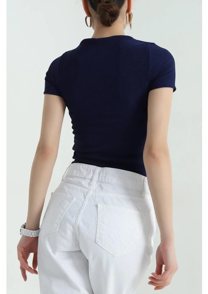 Kadın V Gold Tokalı Lacivert Kısa Kol T-Shırt fırsatları