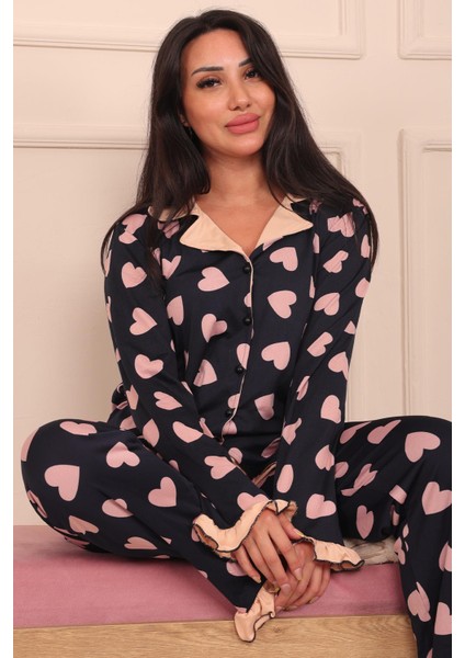 Kadın Kalp Desenli Kol ve Paçası Fırfır Detaylı Önü Düğmeli Uzun Kol Altı Uzun Milan Kumaş Pijama Takımı