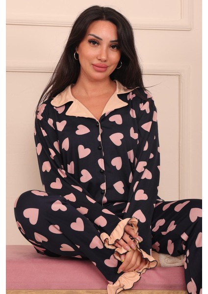 Kadın Kalp Desenli Kol ve Paçası Fırfır Detaylı Önü Düğmeli Uzun Kol Altı Uzun Milan Kumaş Pijama Takımı fiyatları