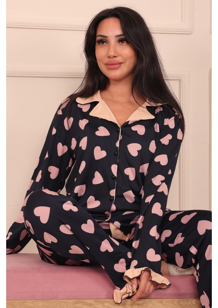 Kadın Kalp Desenli Kol ve Paçası Fırfır Detaylı Önü Düğmeli Uzun Kol Altı Uzun Milan Kumaş Pijama Takımı modelleri