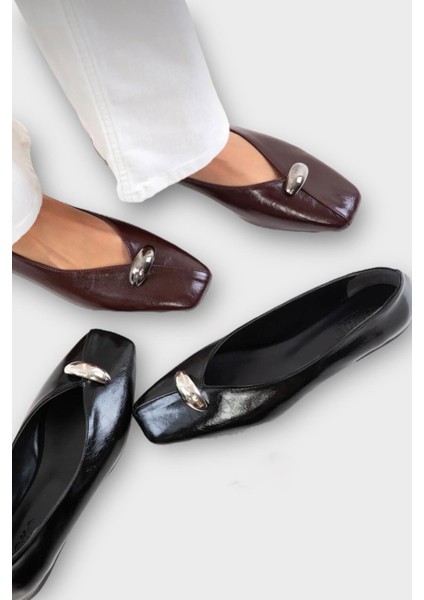 Kare Burun Toka Detaylı Kadın Babet Bordo