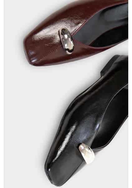 Kare Burun Toka Detaylı Kadın Babet Bordo