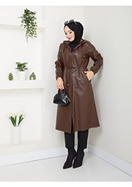 kadın kapüşonlu fermuarlı belden bağlamalı kahverengi suni deri trenç