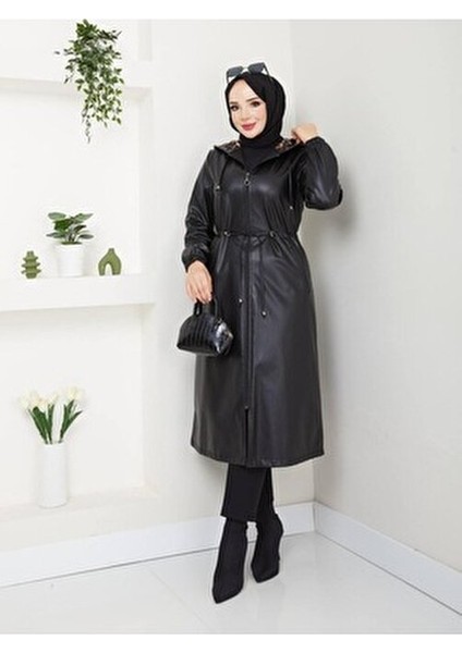 kadın kapüşonlu fermuarlı belden bağlamalı siyah suni deri trenç