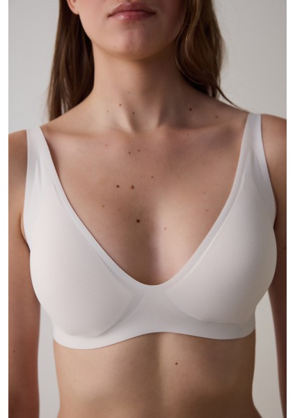 Ekru Fit Çıkarılabilir Kaplı Dikişsiz Balensiz Dekolte Sütyeni