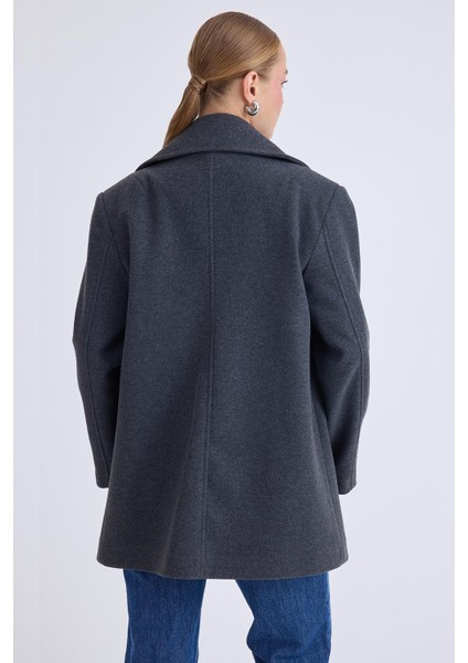 Düğmeli Büyük Cepli Kısa Kaşe Kaban indirimleri