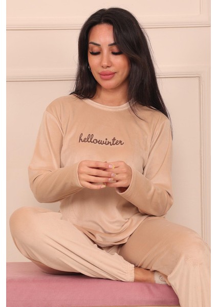 Kadın Sloganlı Uzun Kollu Paçası Manşetli Kadife Pijama Takımı fiyatları
