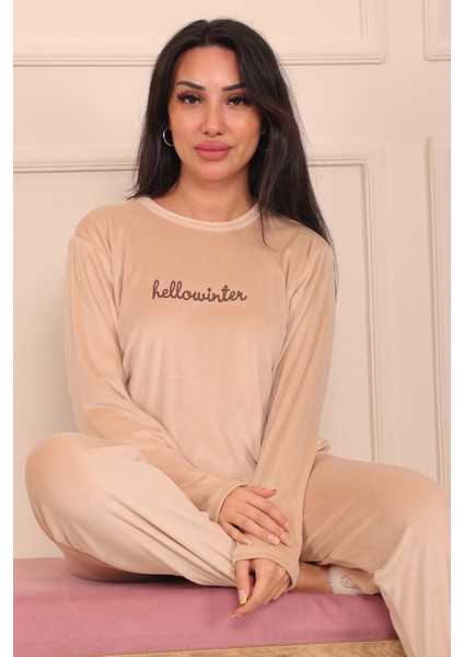 Kadın Sloganlı Uzun Kollu Paçası Manşetli Kadife Pijama Takımı modelleri