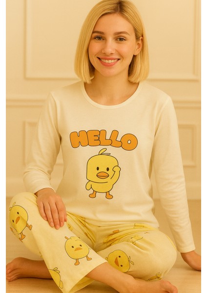 Kadın Hello Sloganlı ve Ördek Yavrusu Baskılı Altı Desenli Bisiklet Yaka Uzun Kol Altı Uzun Penye Pijama Takımı
