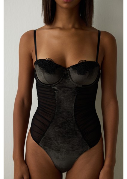 Siyah Balenli Kaplı Kadife Tanga Bodysuit