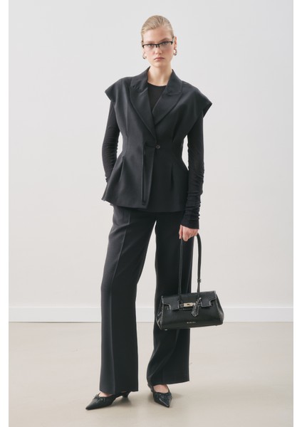 Dökümlü Tencel Kemerli Yelek Siyah